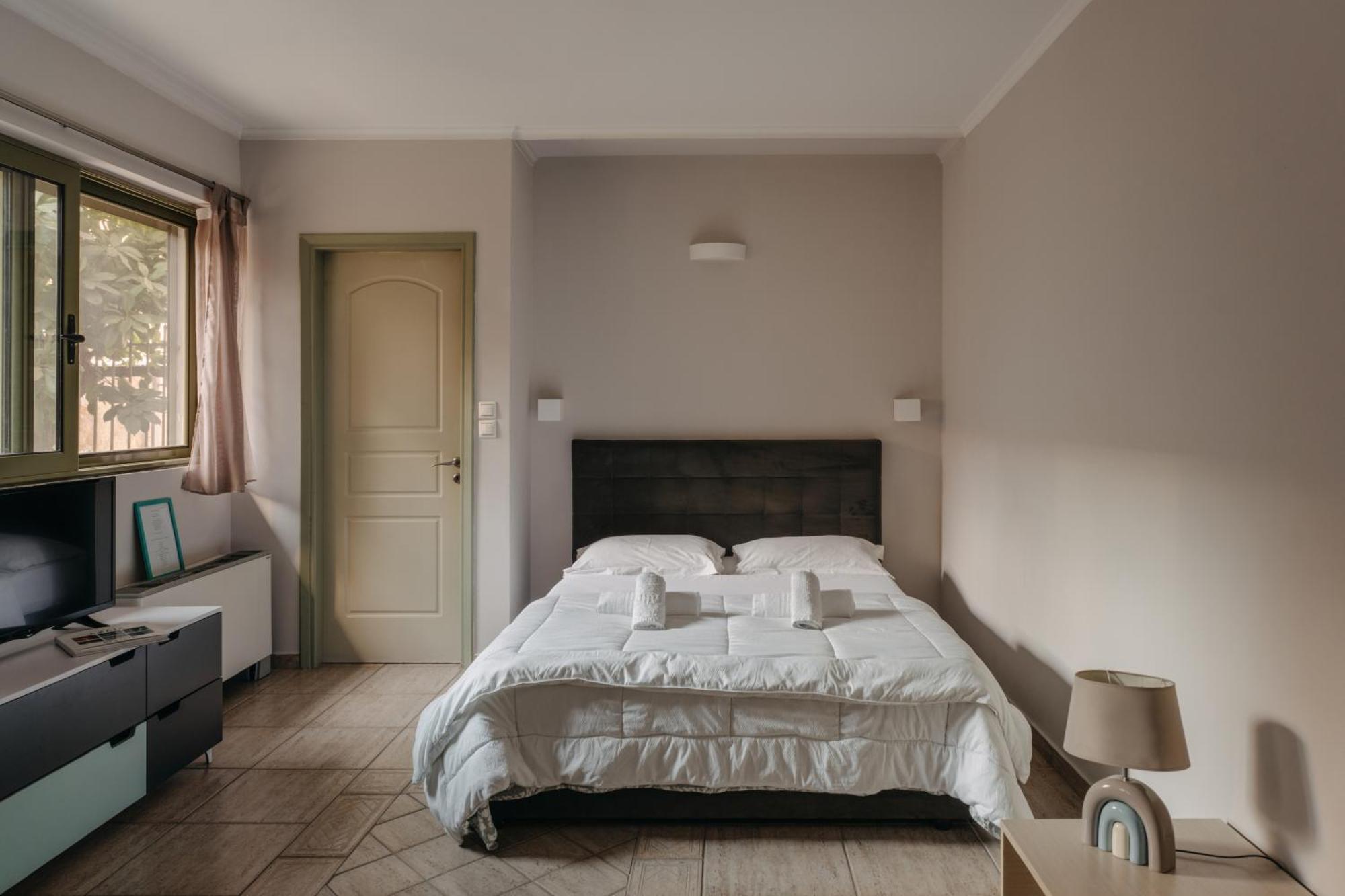 Central Studio - Fully Equiped. Ideal For Couples Patras Dış mekan fotoğraf
